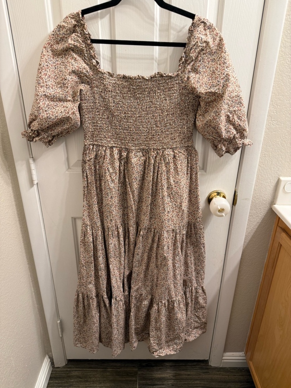Neuflora Ashland In Cottage Floral Large Smocked Tiered Dress Midi Cottagcore - Picture 2 of 6